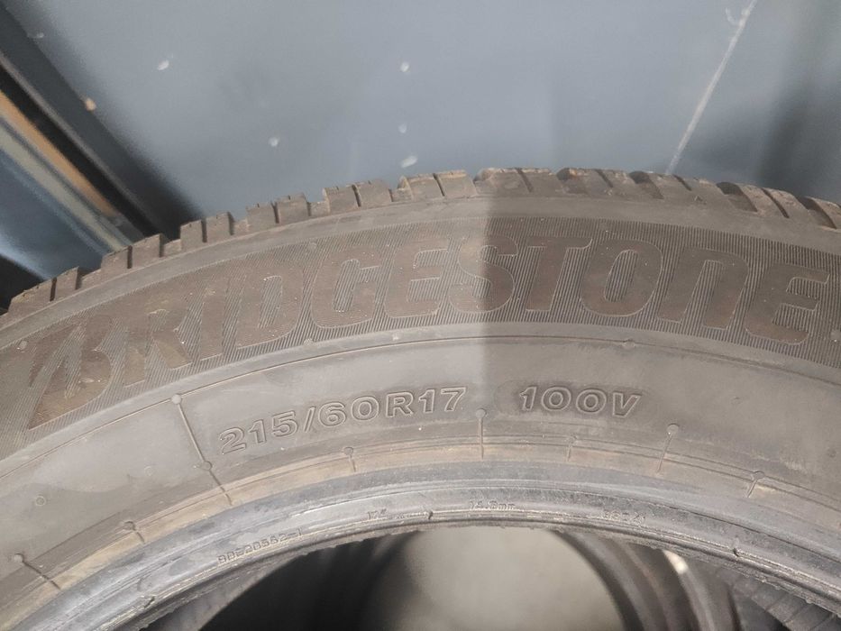 2бр.зимни гуми 215/60/17 Bridgestone