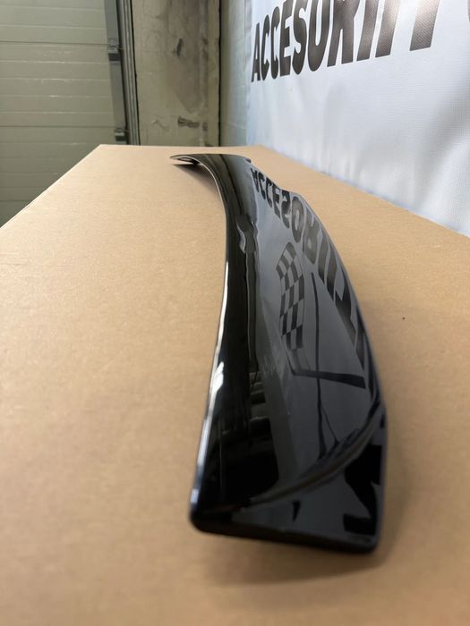 Eleron luneta ACS style compatibil cu BMW seria 5 e60 negru lucios