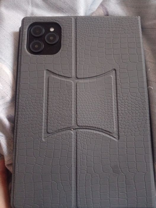 Tabletă iPro 17 Android 15 + tastatură + mouse + accesorii – 850 lei n