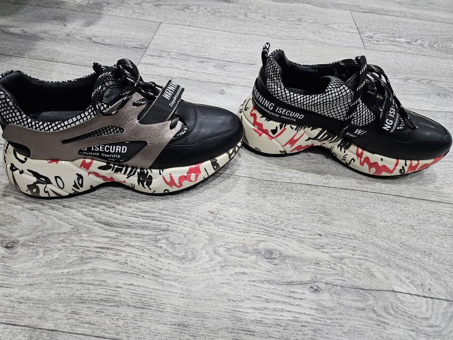 Продам кроссовки, новые