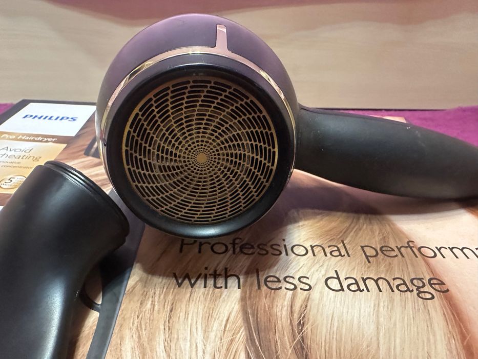 Професионален сешоар Philips Pro Hairdryer 2300W (с йонизираща грижа)
