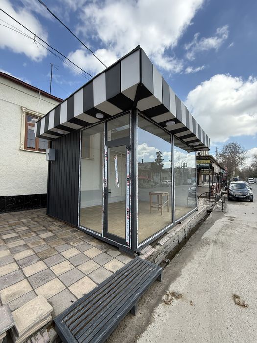 Срочно 20кв жой берилади арендага. Юлни устида. Жойи яхши.Куринейдиган