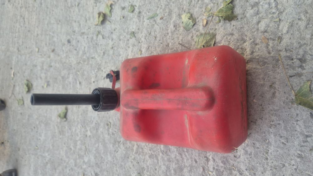 Продам канистру пластиковую