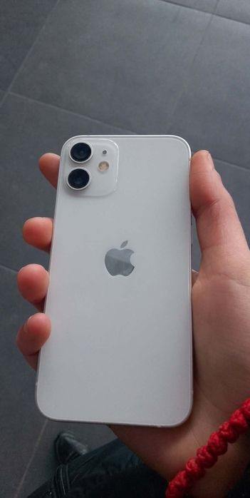 Продавам Iphone 12 mini