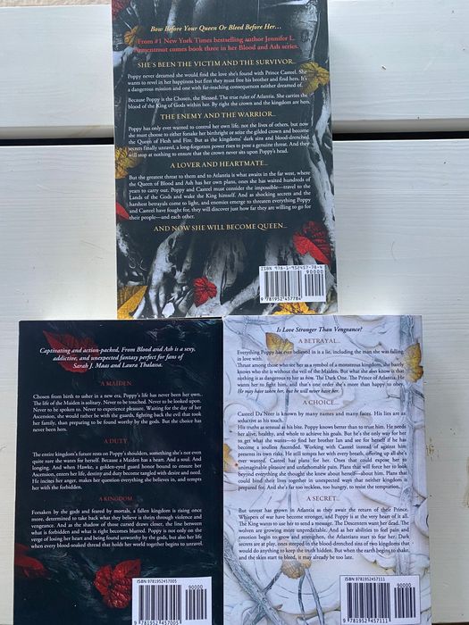 From blood and ash series- фентъзи романтика книги на английски език