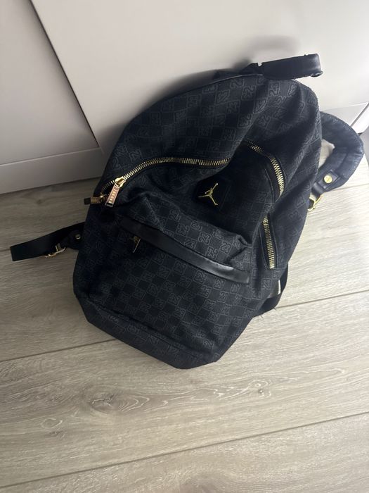 Продам рюкзак найк не дорого