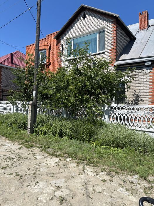 Продам двухэтажный дом с мансардой в 6м микрорайоне