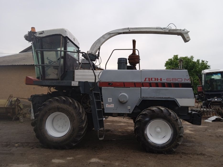 Слёс маккажухори урадиган комбайн Дон сотилади, холати аьло