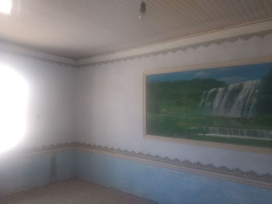 Зудлик билан ховли сотилади 5 хонали уйи мавжуд 20 сотих  ер майдон