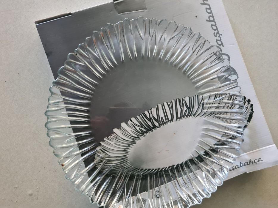 Стъклен поднос, чисто нов