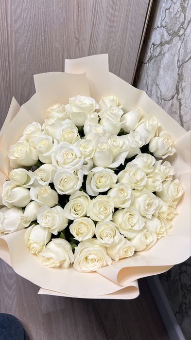 Цветы 51 роза свежий