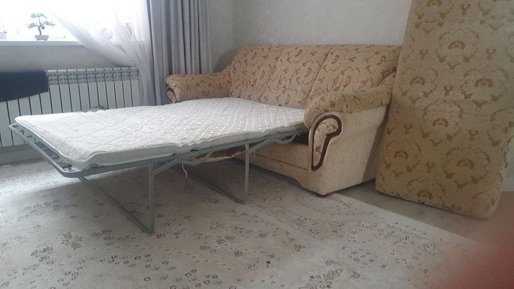Продам диван с креслами