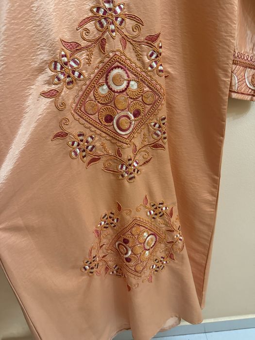 Rochie orientală tip kaftan – broderie manuală