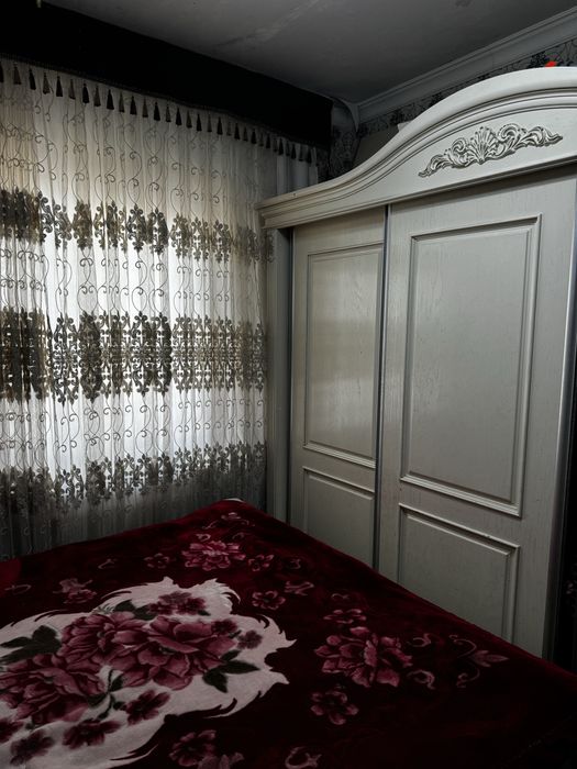 СРОЧНА ПРАДАЁТСА квартира 3 комнитны