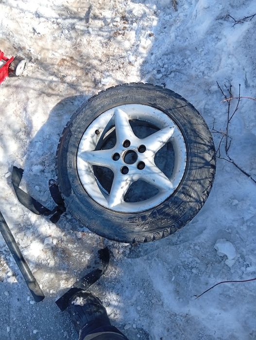 Диски с резиной на Волгу