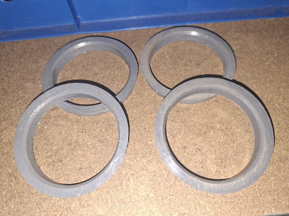 Втулки 4 броя 70,4/66,6 и 66,6/57,1