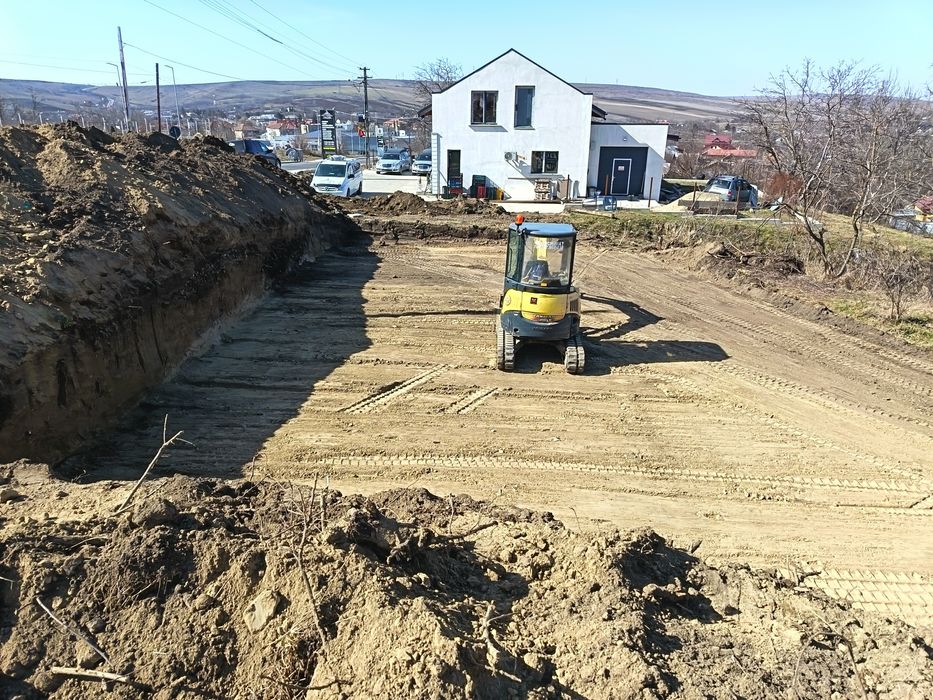 Inchiriez/Prestez servicii cu miniexcavator și bascula