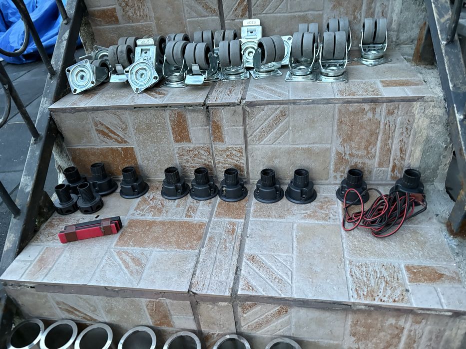 Lot feronerie premium calitate rezistent, role industriale, broaște cu chei, balamale, șine sertar, inox au costat 2400 lei acum 7 luni/ pret:250 ’lei