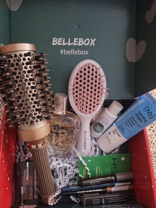 Сет козметика и четки за коса