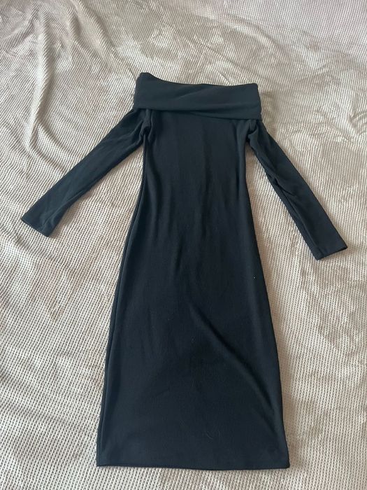 платье открытыми плечами