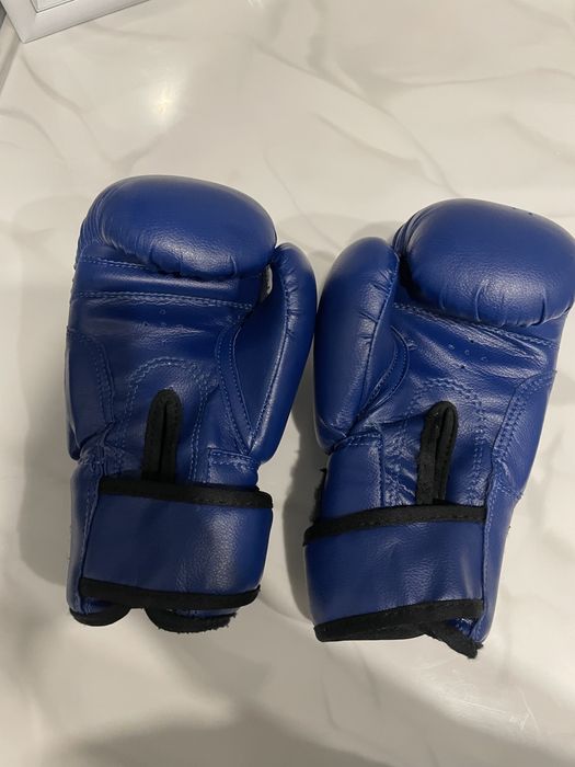 Боксерские перчатки 6 и 9 размеры