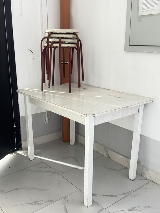 Продам стулья и 4 стульчика