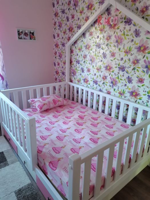 Vând pat tip căsuță