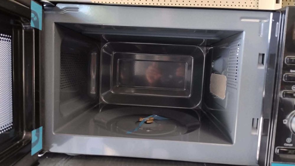 Чисто нова Микровълнова печка Candy-Кенди 20 л Grill-Грил 700-1000 W