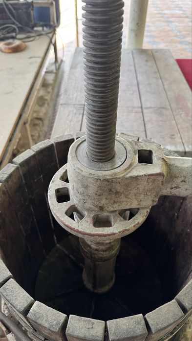 Пресс для отджима винограда ( иготовления вина)