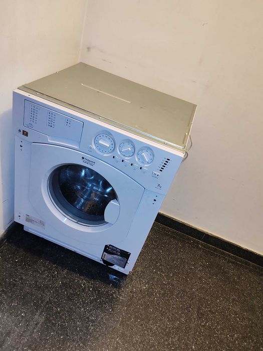 Продавам пералня Hotpoint Ariston AWM 1081 EU