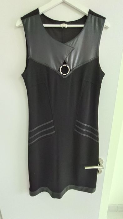 Елегантна рокля с кожа