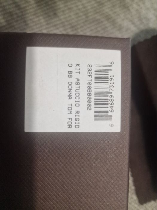 Продавам очила Tom Ford, Burton ,с оригинални документи, калъф и кърпичка, авиатор стил