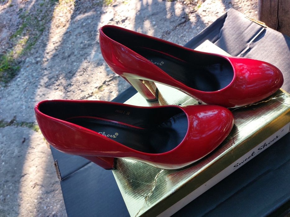 Pantofi rosi piele ecologica lacuiti 39