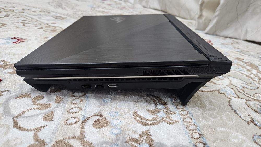 Asus rog strix g712lv
