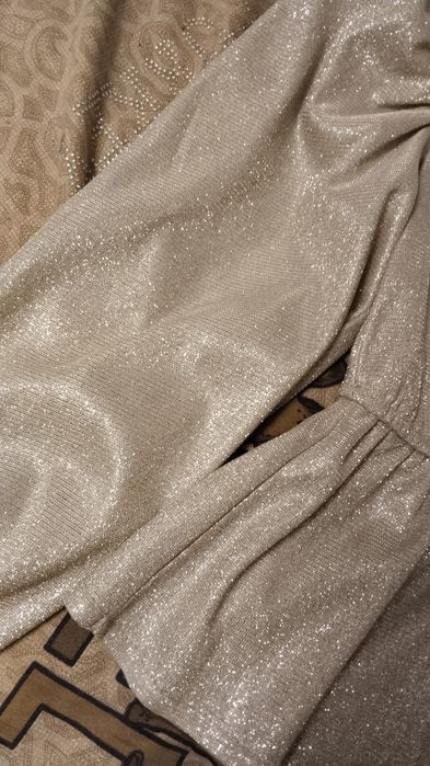 Продам блестящие костюм на девочек 7-8лет