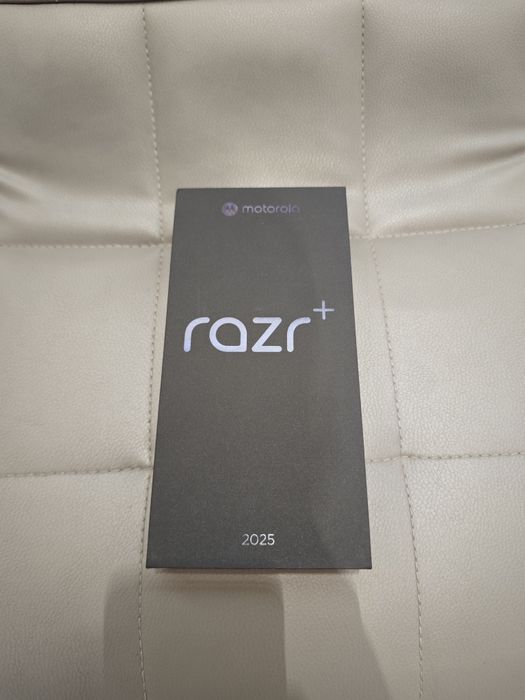 Motorola razr 2025 plus