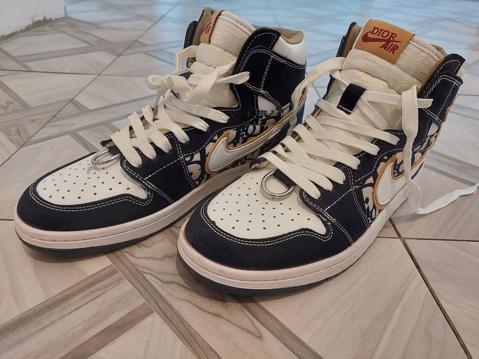 Обувь спортивного стиля