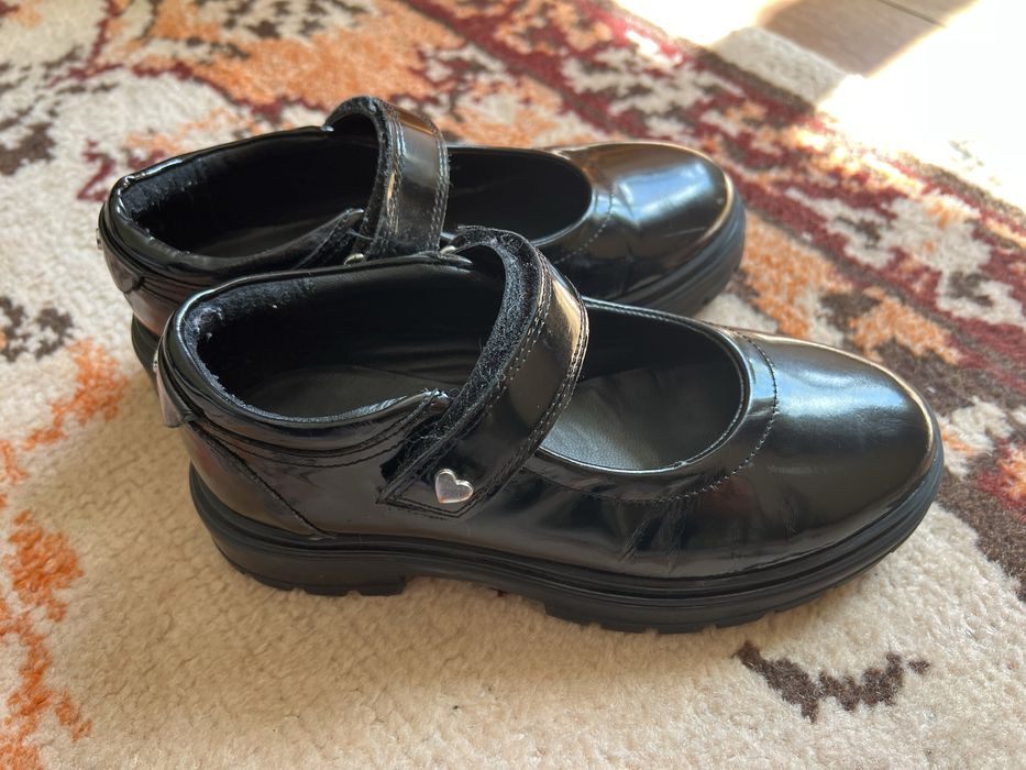 Pantofi negri, Lasocki, piele lacuita, 34