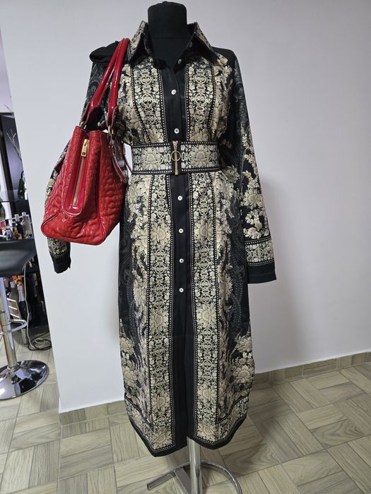 Geanta roșie cu piele lacuita, model superb;