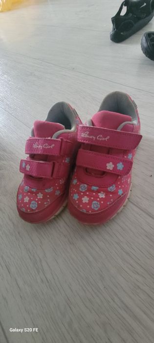 Продам обувь для девочек