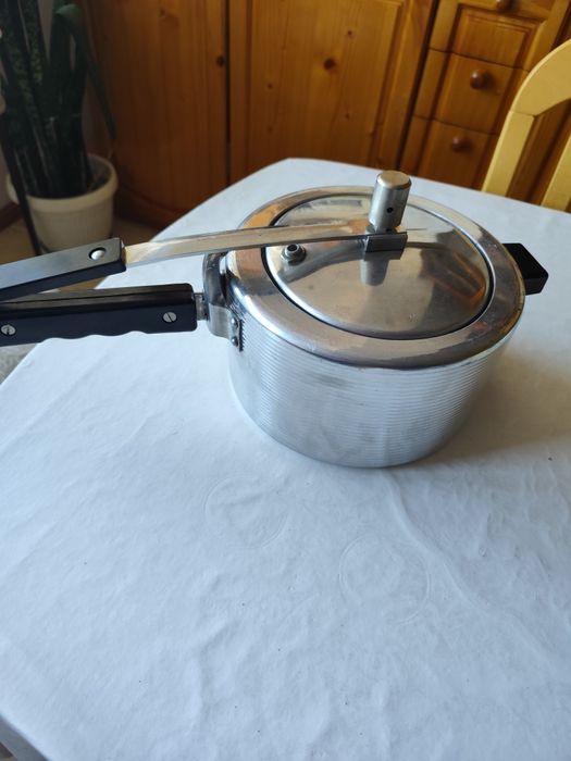 Тенджера под налягане