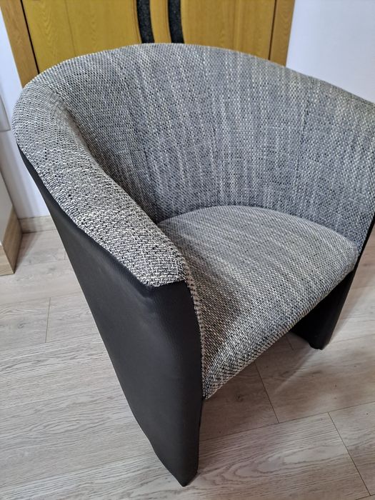 Vând 2X fotolii impecabile ca noi