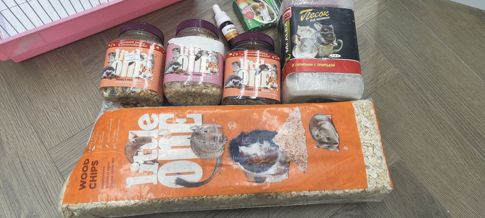 Продам домик, корм, наполнитель для хомяка