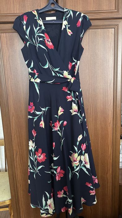 Вся одежда была надета один или два раза.