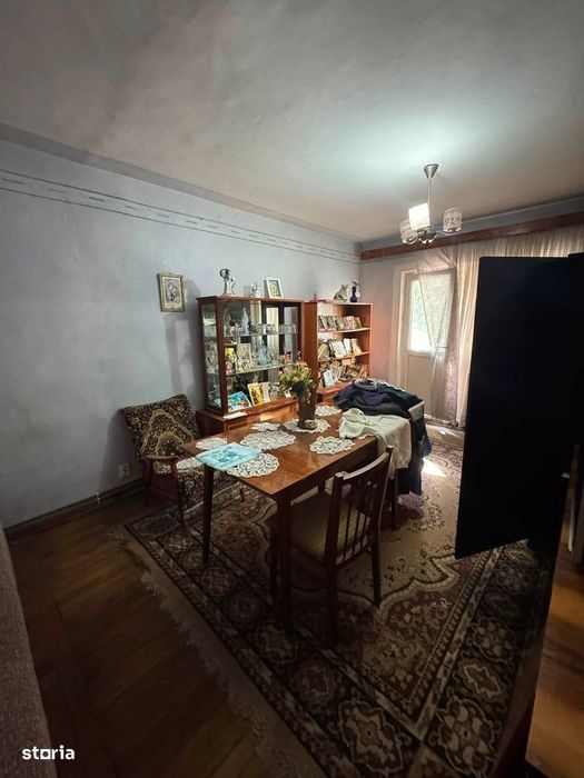 De vanzare apartament cu 4 camere, 2 bai si 2 balcoane, etajul 1, 70mp