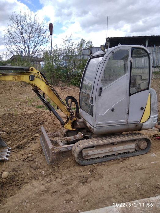 Услуги с Мини багер 2.5т всички кофи