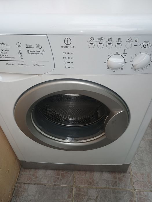 Mașină de spălat rufe clasa AA Baunekht Aeg