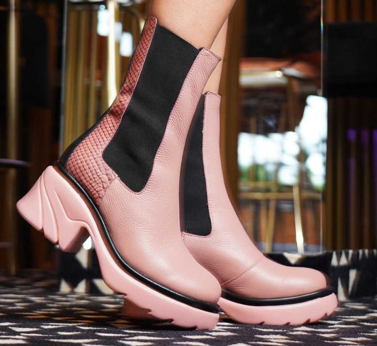 Чисто нови дамски ботуши