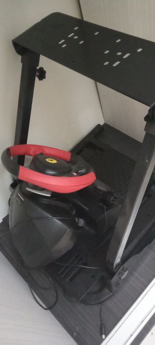 Vând Xbox one+ volan Ferrari și scaun cu pedale