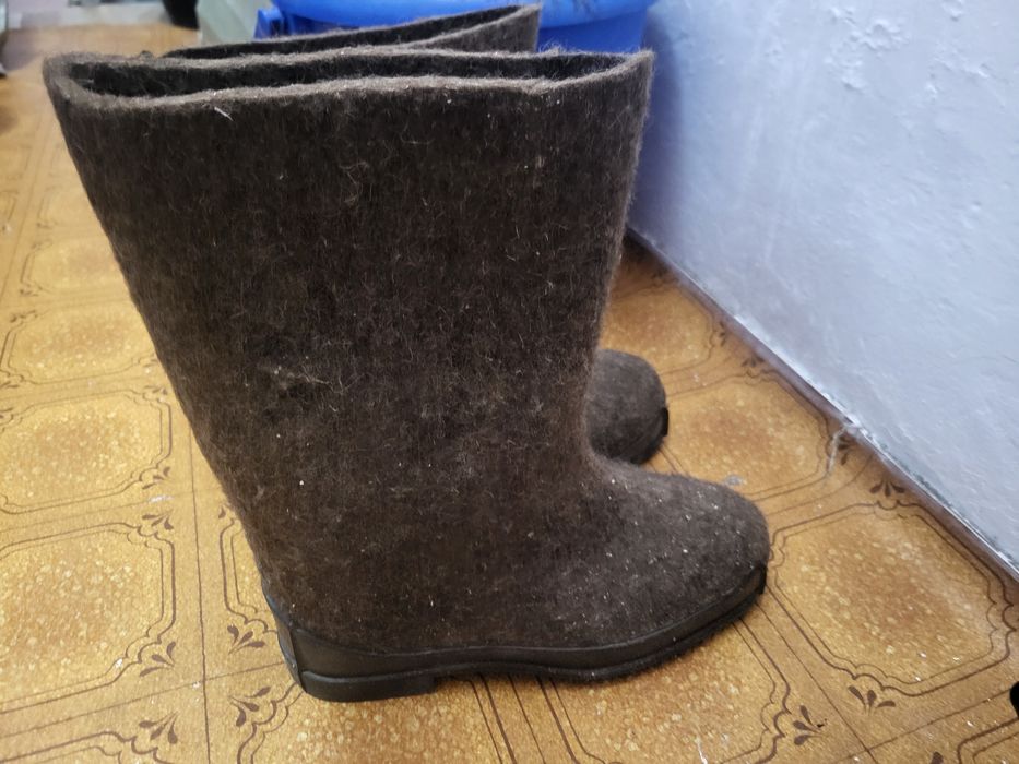 Валенки новые за 2000т.